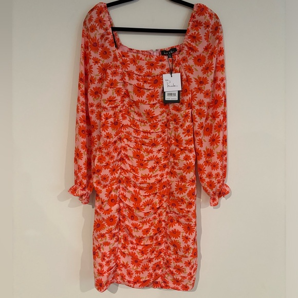 NWT Nicole Miller Lora Sheath Ruched Front Camellia Rose Print Dress Size 4 - Picture 2 of 5